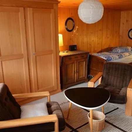 Апартаменты Sleeps 7 Wifi Цвайзиммен
